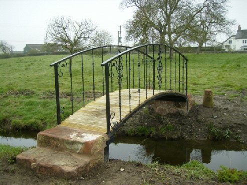 Powys_bridge_at_Wykey.jpg