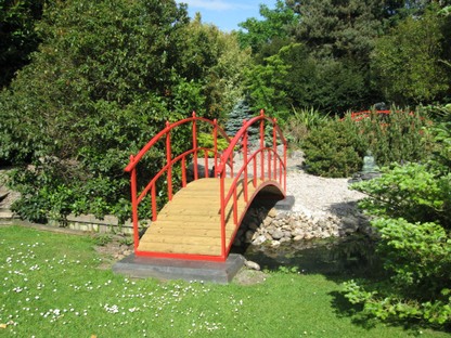 Japanese garden bridge at Norwich Japanese_garden_bridge_at_Norwich.jpg